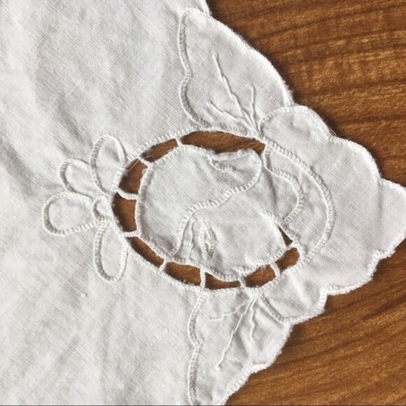 Vintage 30s Handmade Lace Napkins/ Doilies - Picture 3 of 9
